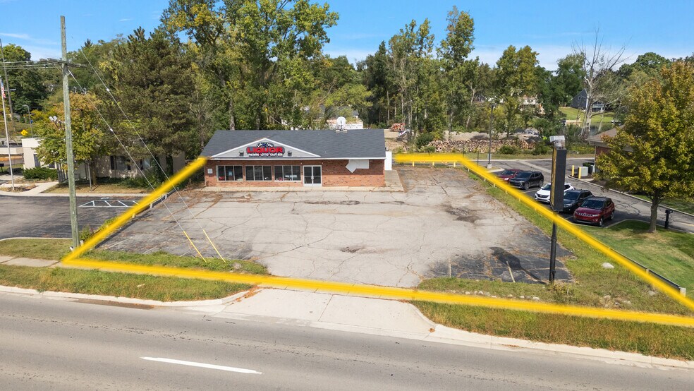 2974 W Walton Blvd, Waterford, MI à vendre - Photo du bâtiment - Image 2 de 6