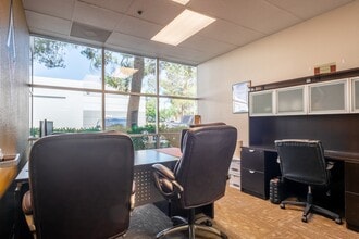 1045 Palms Airport Dr, Las Vegas, NV for lease Building Photo- Image 2 of 12