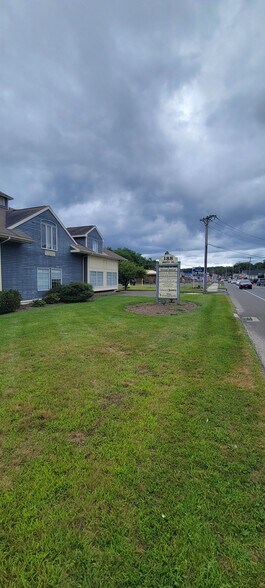 188 Main St, Monroe, CT à louer - Photo du bâtiment - Image 2 de 4