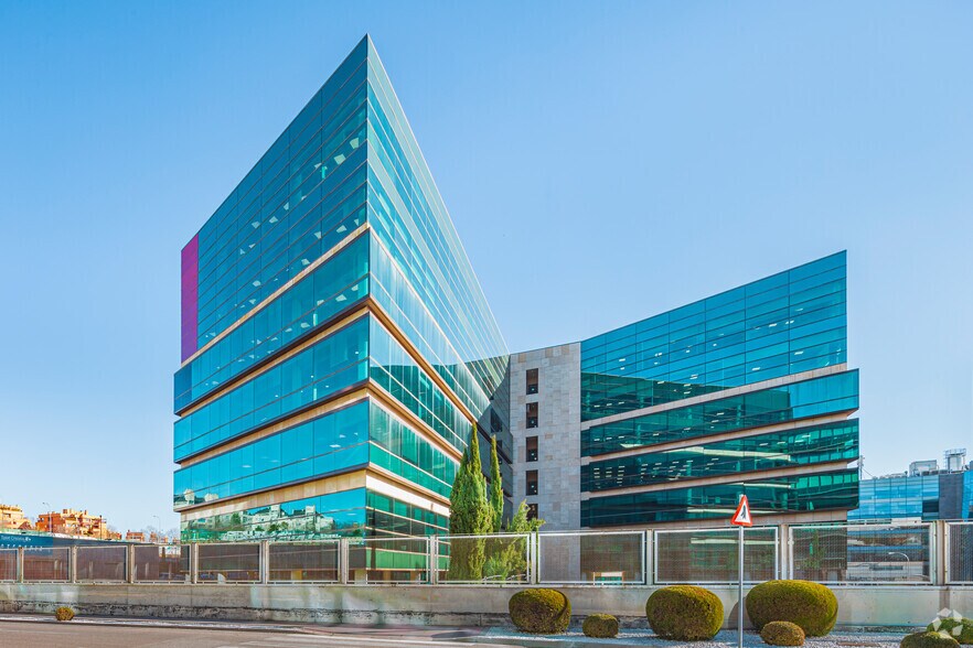 Vía Poblados, 9 - 11, Madrid, Madrid for lease - Building Photo - Image 2 of 24