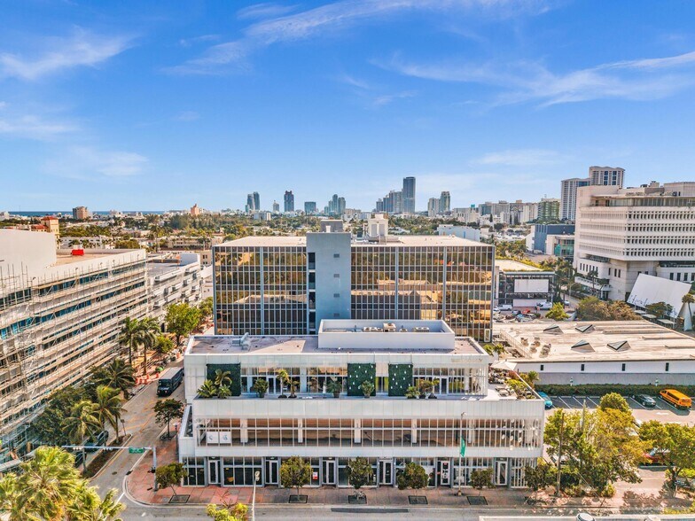 1680 Michigan Ave, Miami Beach, FL à vendre - Photo du bâtiment - Image 2 de 12