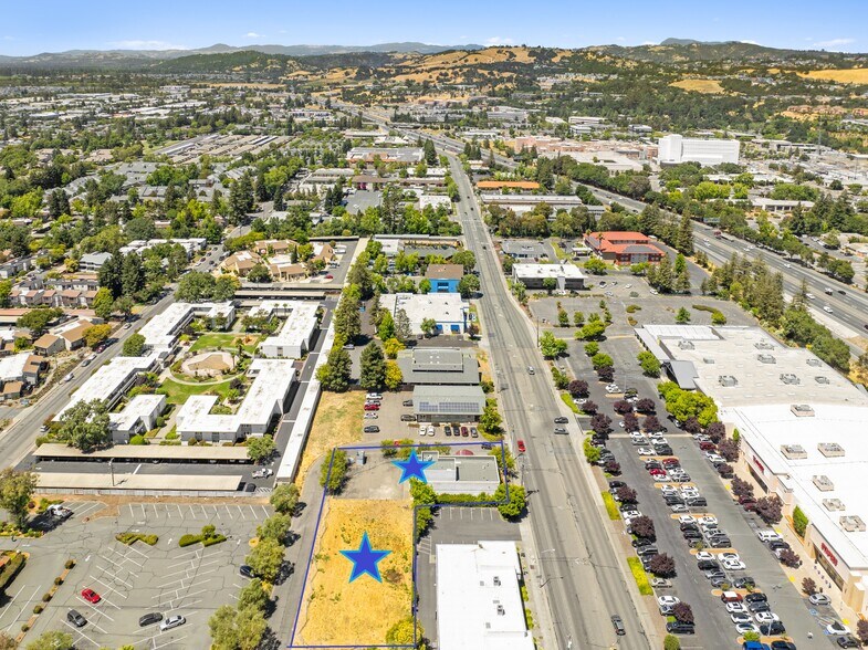 2265 Cleveland Ave, Santa Rosa, CA à vendre - Photo du bâtiment - Image 2 de 12