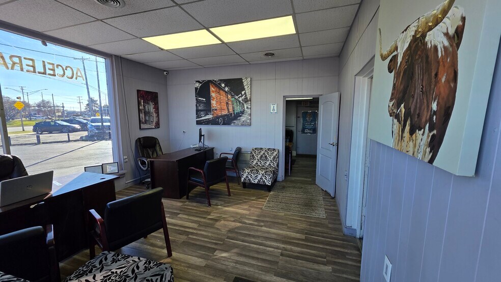 34165 S Gratiot Ave, Clinton Township, MI à louer - Photo du bâtiment - Image 2 de 6