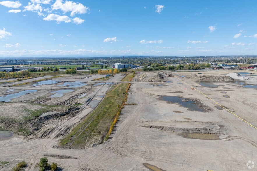 3400 87 Av SE, Calgary, AB à louer - Photo du bâtiment - Image 2 de 3