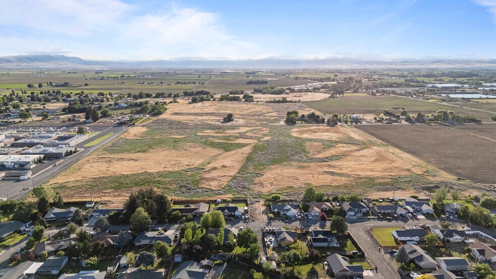 700 Division Road, Toppenish, WA à vendre - Photo du bâtiment - Image 2 de 6