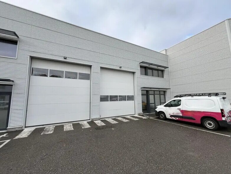 44 Rue De L'Avenir, Genas for lease - Building Photo - Image 2 of 14