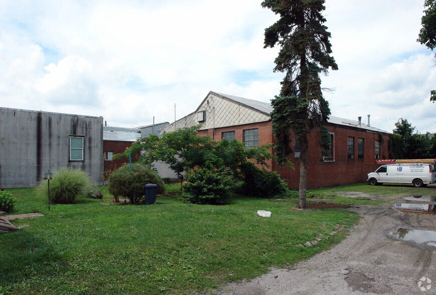 25 W 4th St, Bridgeport, PA à louer - Photo du bâtiment - Image 2 de 4