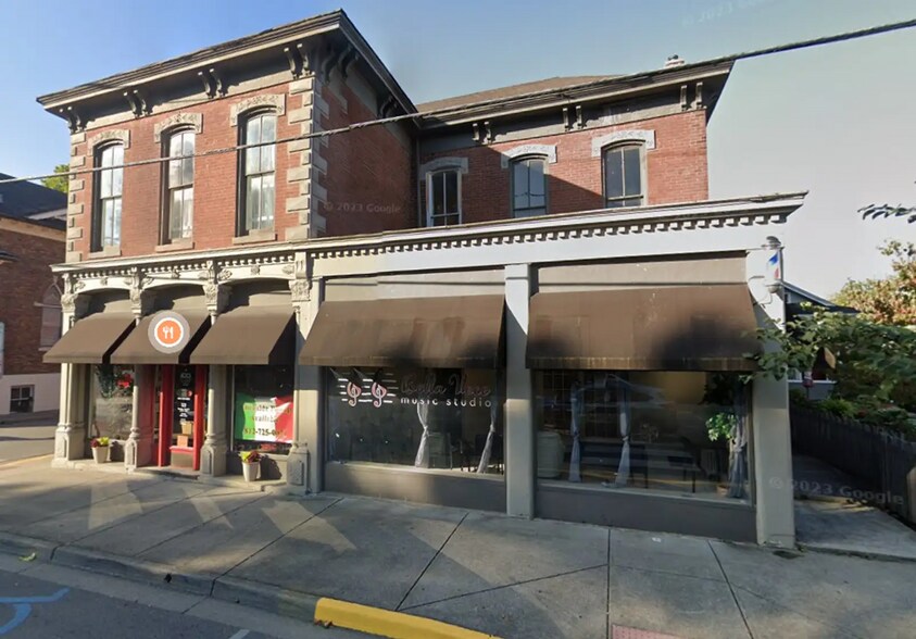 1001 Vincennes St, New Albany, IN à louer - Photo du bâtiment - Image 3 de 5