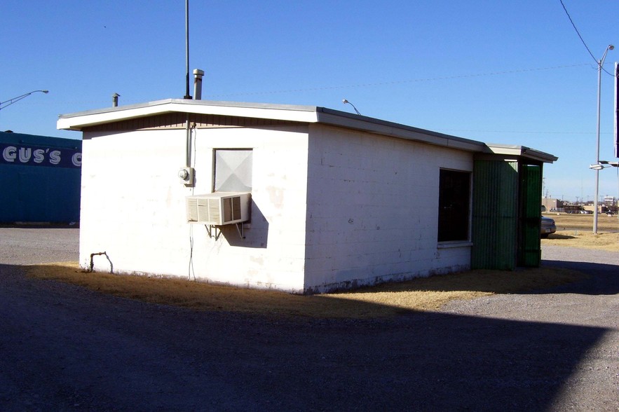 2102 SW Lee Blvd, Lawton, OK for sale - Building Photo - Image 3 of 6