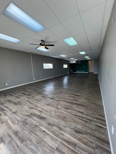 10646 W Central, Wichita, KS à louer - Photo du bâtiment - Image 3 de 12