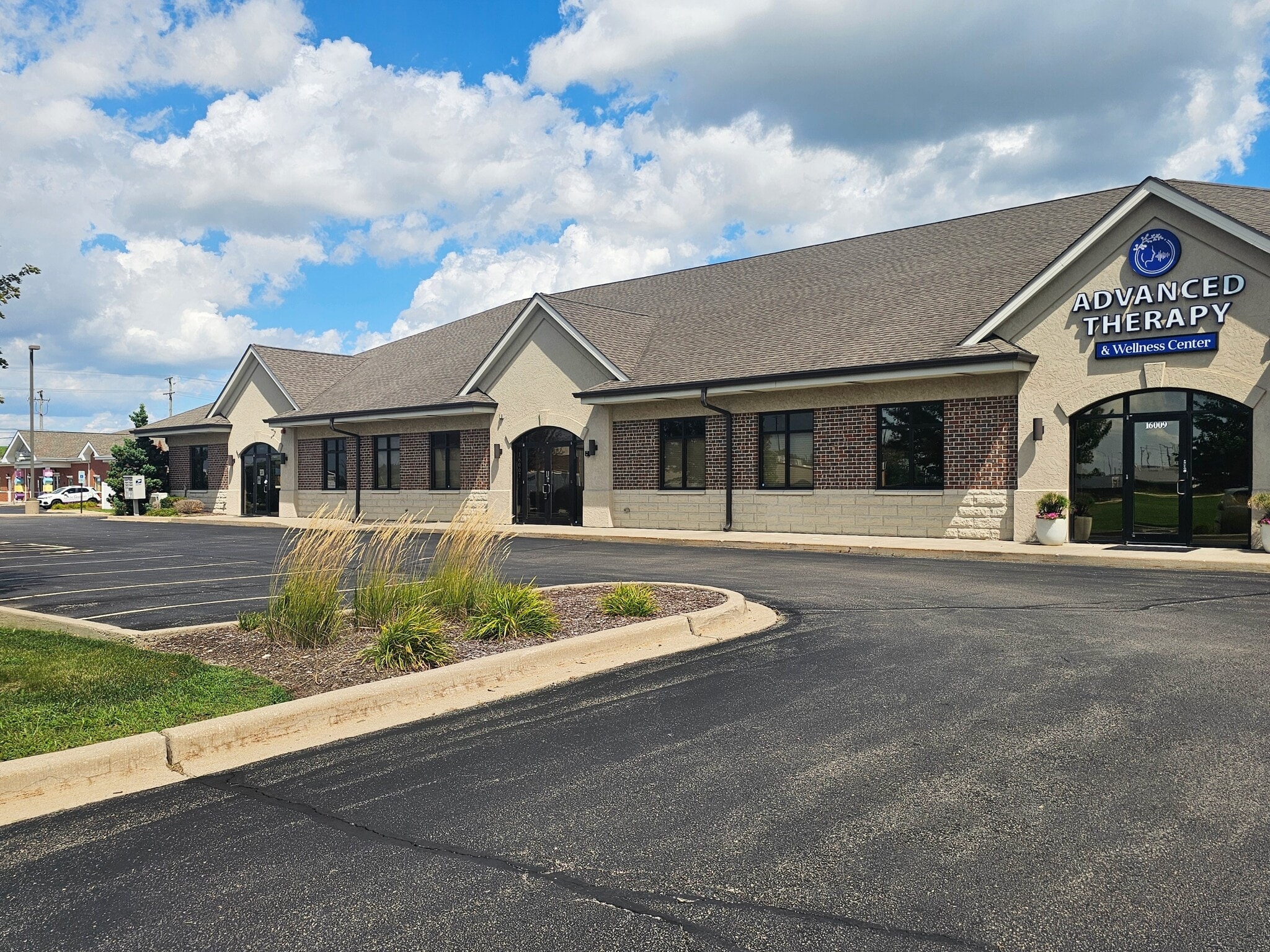 16001-16009 Executive Dr, Crest Hill, IL for lease Interior Photo- Image 1 of 15