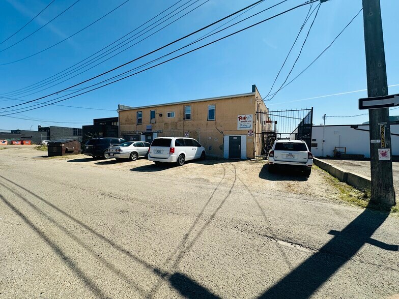 10124 100 Av, Grande Prairie, AB à vendre - Photo du bâtiment - Image 2 de 9