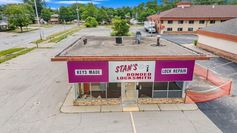 3307 Davenport Ave, Saginaw, MI for sale - Building Photo - Image 2 of 13