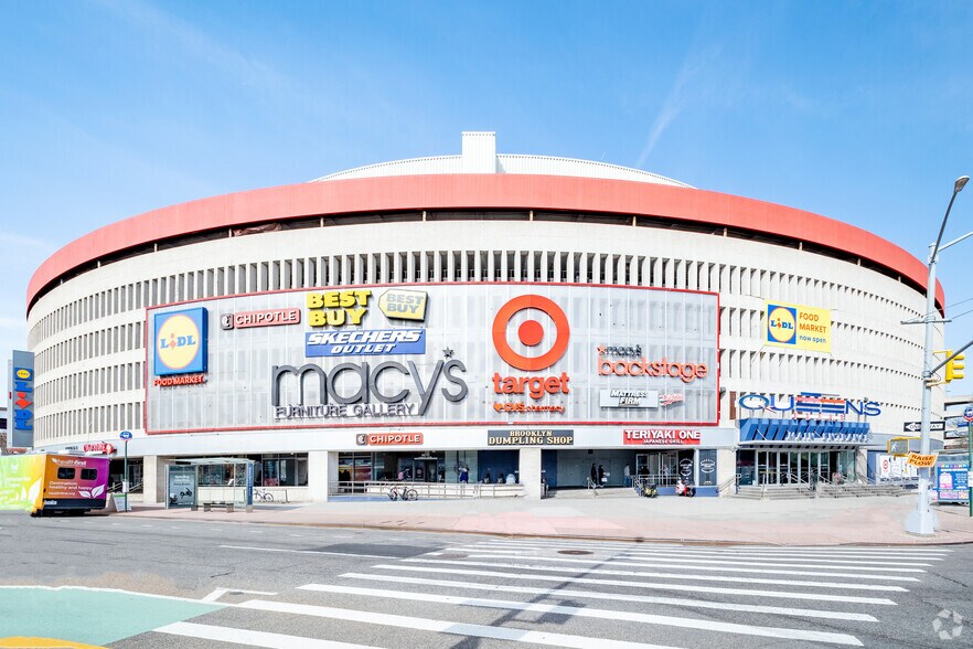 88-01 Queens Blvd, Elmhurst, NY for lease - Building Photo - Image 1 of 9