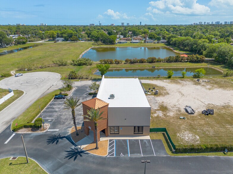905 Foster Way, South Daytona, FL à louer - Photo du bâtiment - Image 3 de 19