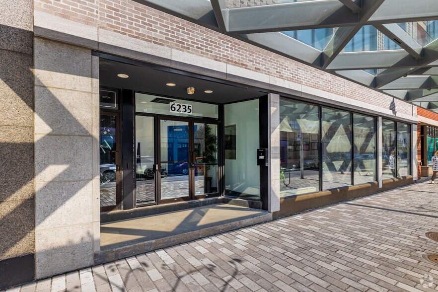 6233-6235 Rue Saint-Hubert, Montréal, QC à vendre - Photo du bâtiment - Image 3 de 4