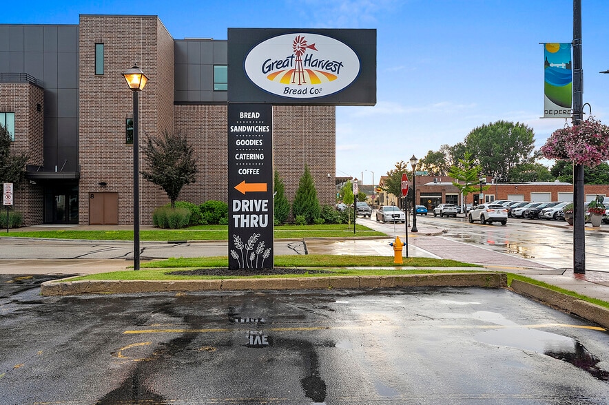 802 George St, De Pere, WI for sale - Building Photo - Image 2 of 25