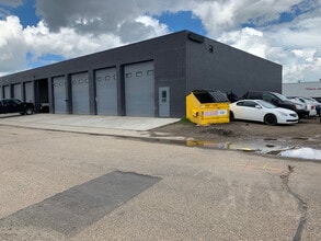 8610 Yellowhead Trail, Edmonton, AB à vendre Photo du bâtiment- Image 2 de 2