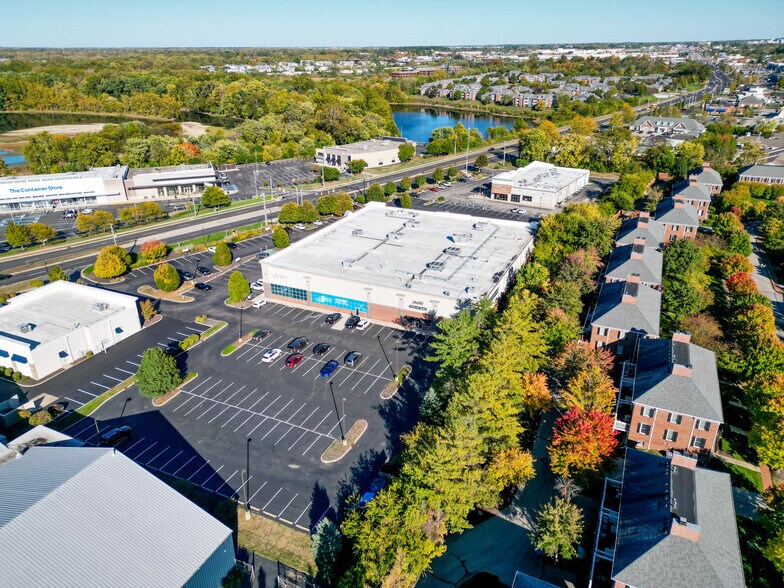 4225 E 82nd St, Indianapolis, IN à louer - Photo du bâtiment - Image 2 de 5