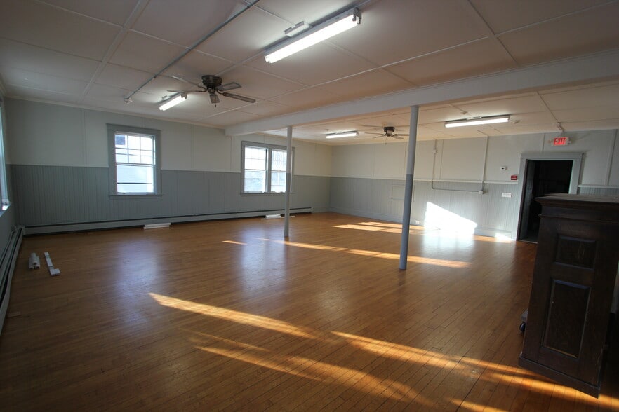 8 Court St, Uxbridge, MA for lease - Building Photo - Image 2 of 9