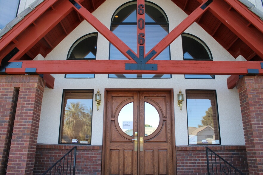 606 S 9th St, Las Vegas, NV for lease - Building Photo - Image 2 of 28