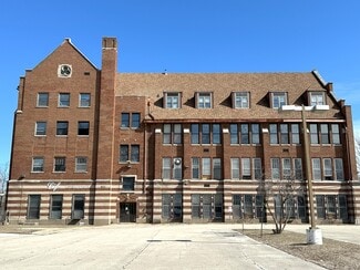 Plus de détails pour 921 W State St, Rockford, IL - Spécialité à vendre