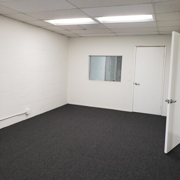 8803 Shirley Ave, Northridge, CA à louer - Photo du bâtiment - Image 3 de 5