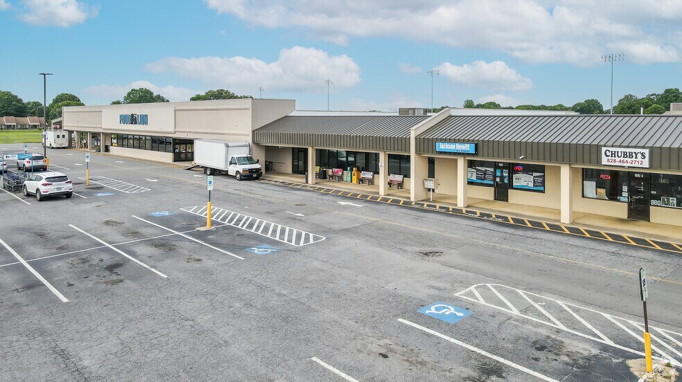 104 Thornburg Dr, Conover, NC for lease - Primary Photo - Image 1 of 4