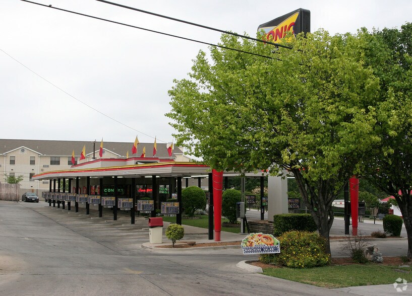 6111 Ingram Rd, San Antonio, TX for lease - Primary Photo - Image 1 of 1