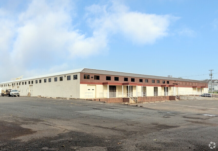 5 Johnson Dr, Raritan, NJ à louer - Photo du bâtiment - Image 2 de 31