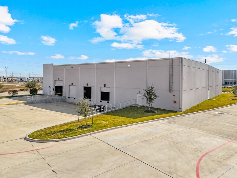 18311 Aldine Westfield Rd, Houston, TX à louer - Photo du bâtiment - Image 3 de 9