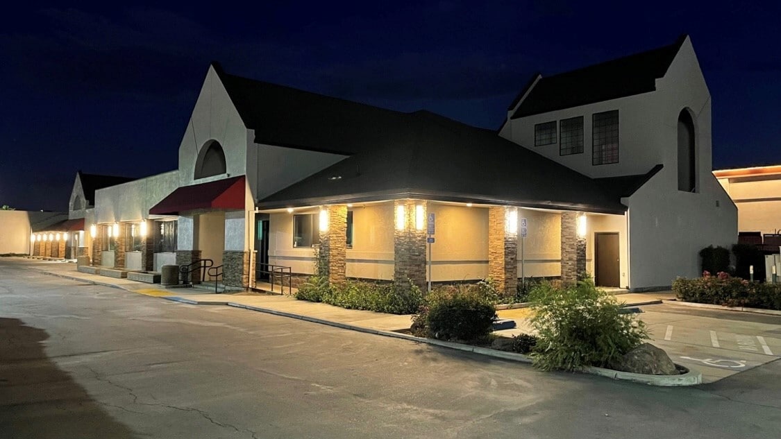 552 W Benjamin Holt Dr, Stockton, CA for lease Interior Photo- Image 1 of 2