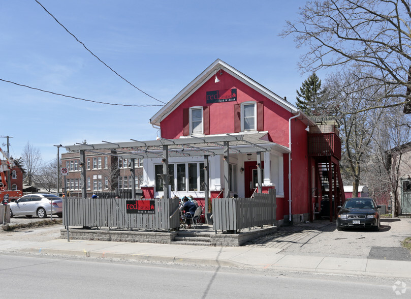 30 William St W, Waterloo, ON à vendre - Photo principale - Image 1 de 2