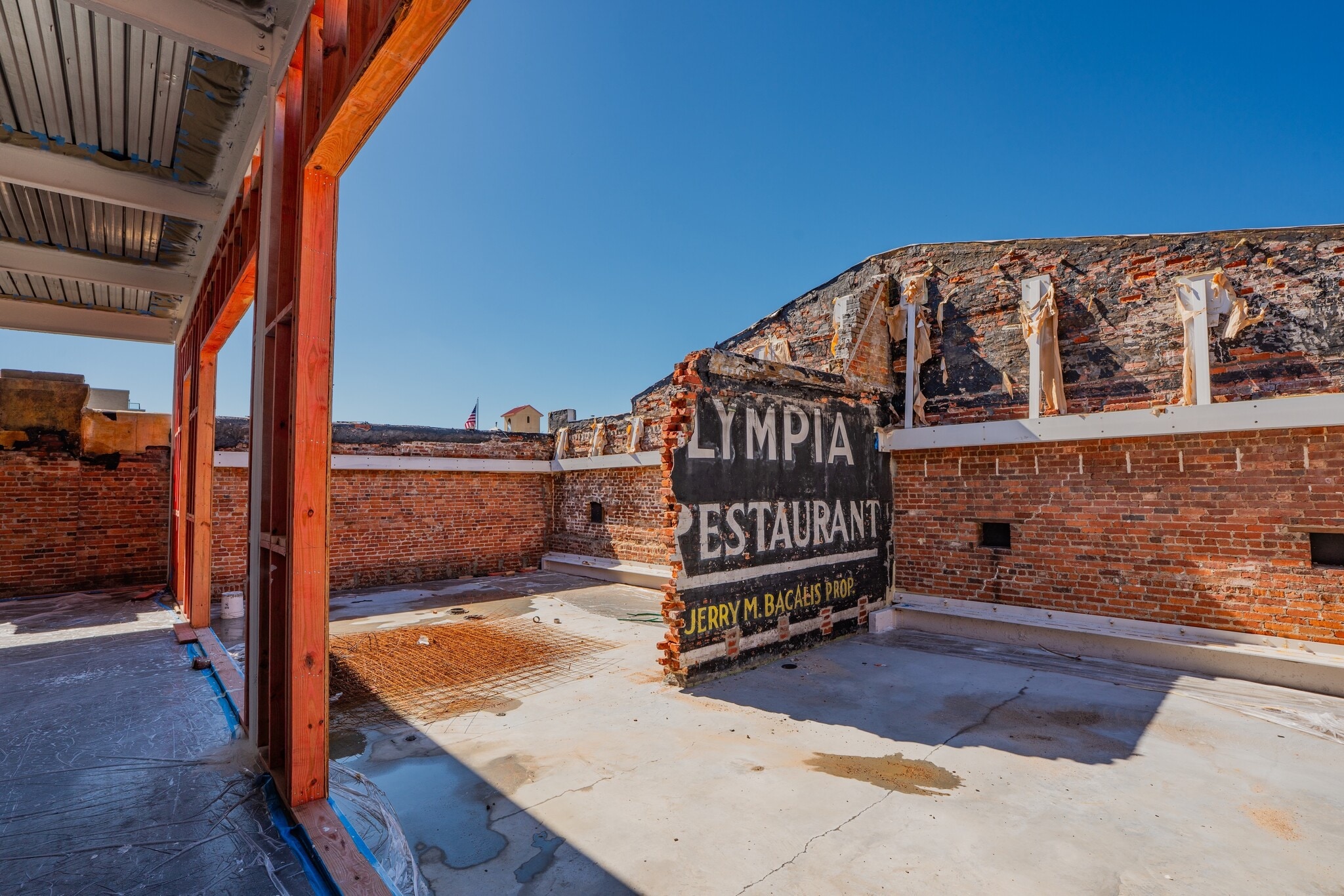 24 E Broughton St, Savannah, GA for lease Building Photo- Image 1 of 6