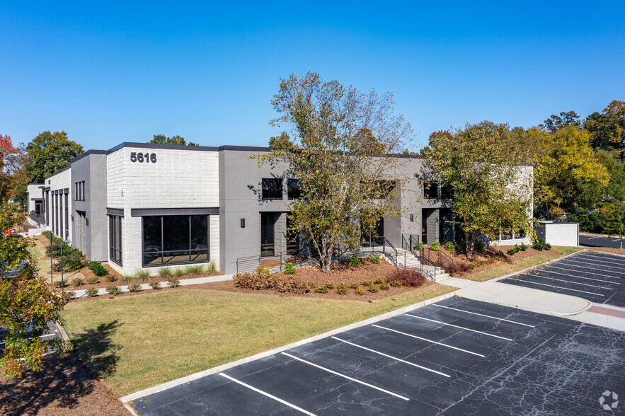 5616 Peachtree Rd, Atlanta, GA for lease - Building Photo - Image 1 of 21