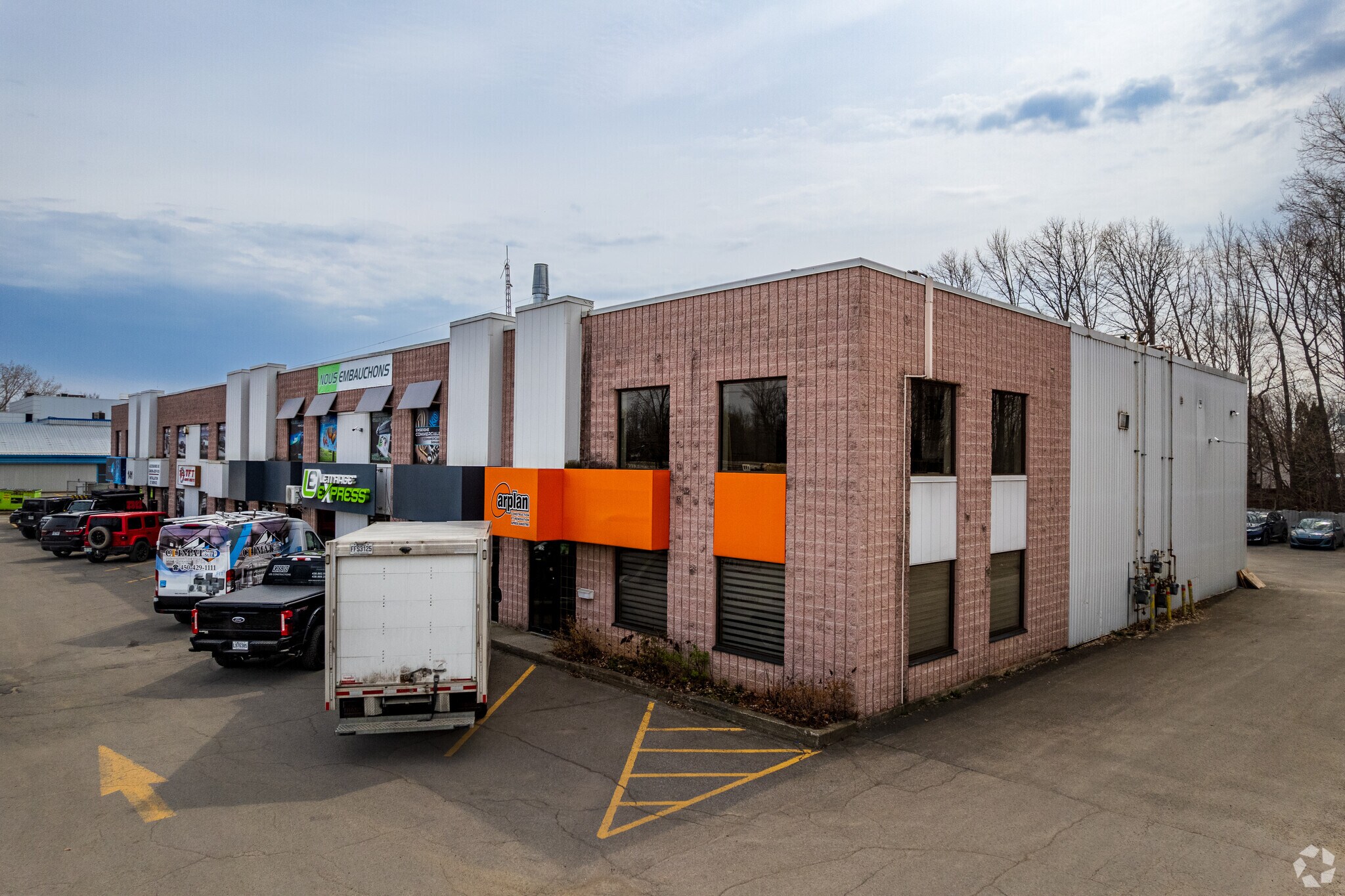 125-145 Boul Industriel, Châteauguay, QC for sale Primary Photo- Image 1 of 1