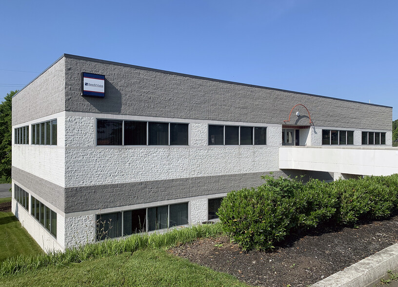 2690 Commerce Dr, Harrisburg, PA for sale - Building Photo - Image 2 of 6