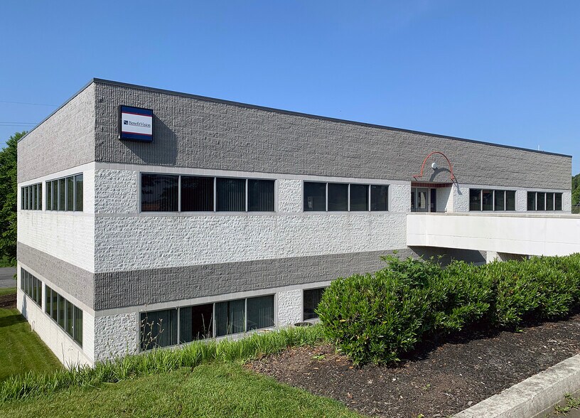 2690 Commerce Dr, Harrisburg, PA à vendre - Photo du bâtiment - Image 2 de 6