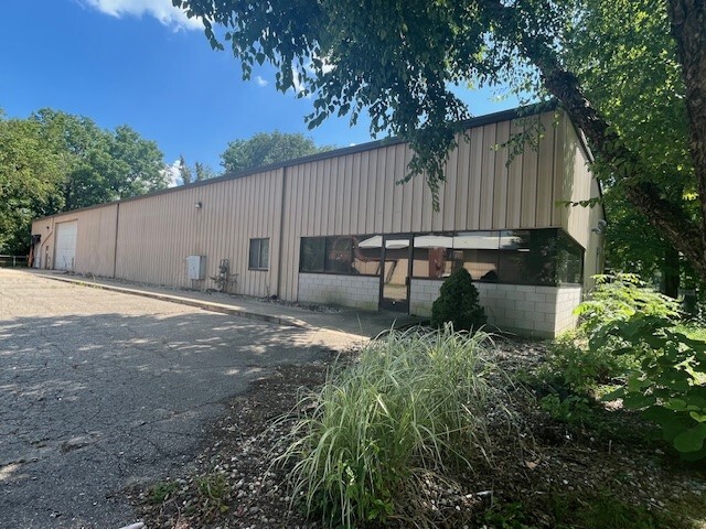 155 Elliot Rd, Kalamazoo, MI for lease - Building Photo - Image 1 of 11