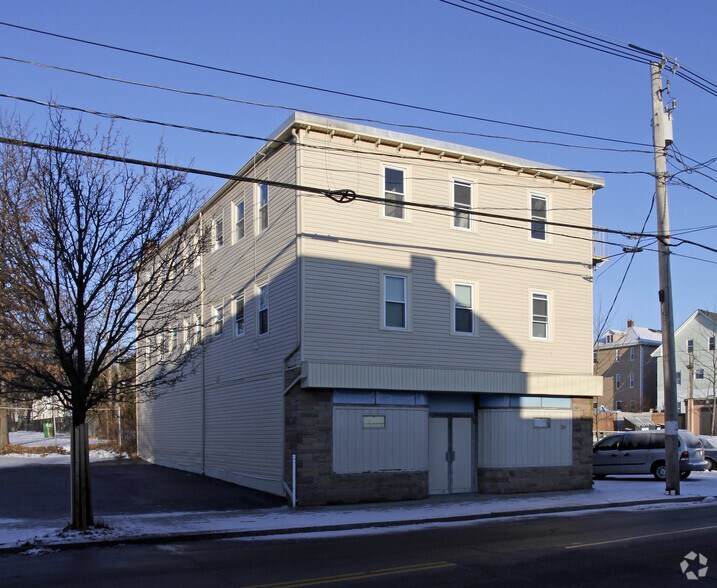 250 Valley St, Providence, RI à vendre - Photo du bâtiment - Image 2 de 3