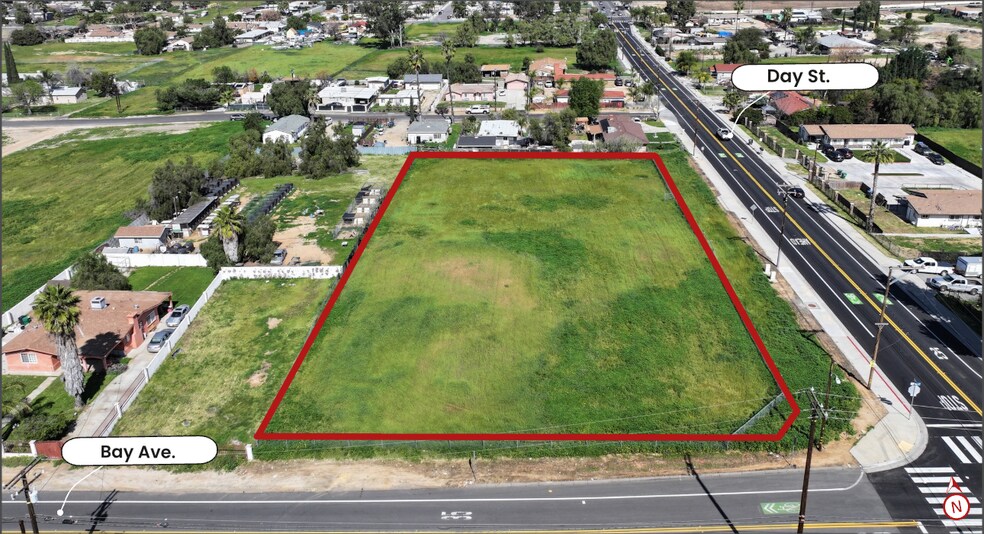 NWC of Day St & Bay Ave, Moreno Valley, CA à vendre - Photo du bâtiment - Image 2 de 3