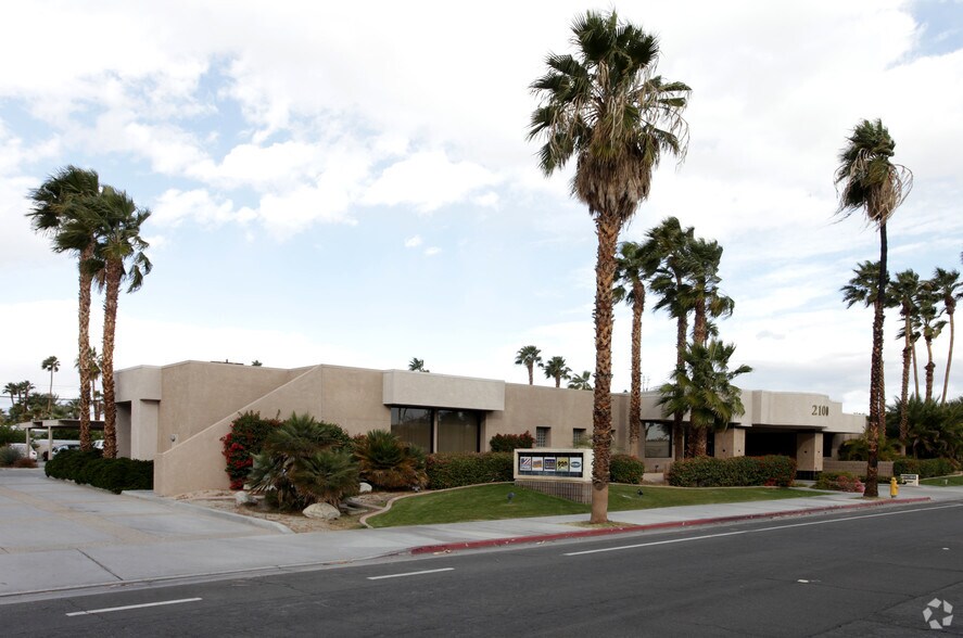 2100 E Tahquitz Canyon Way, Palm Springs, CA à louer - Photo du bâtiment - Image 2 de 63