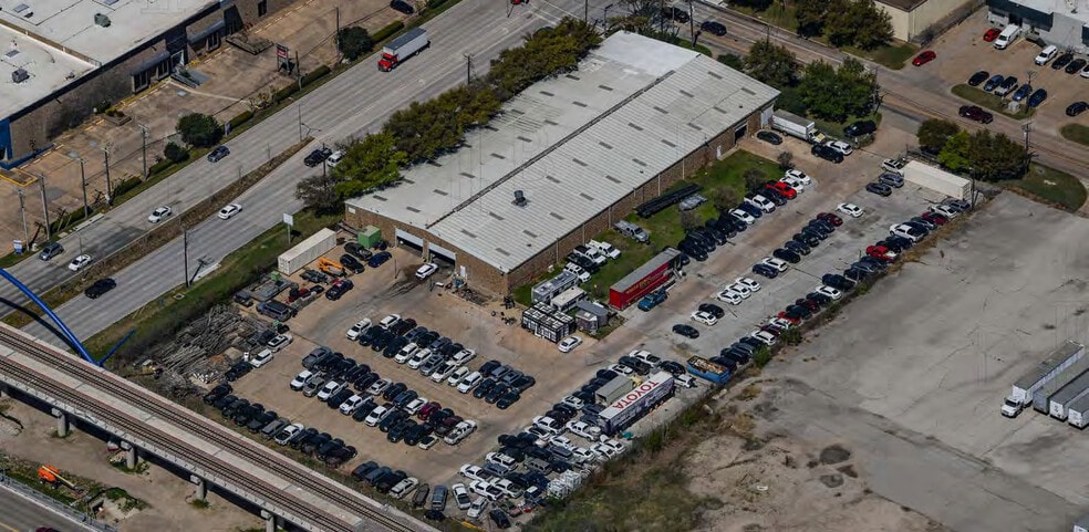 15200 Midway Rd, Addison, TX for lease - Building Photo - Image 2 of 3