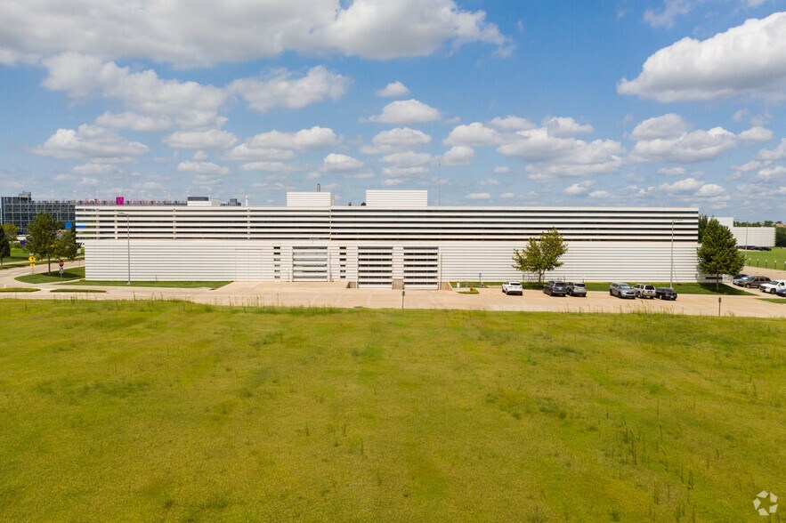 6000 N Shartel, Oklahoma City, OK à vendre - Photo du bâtiment - Image 2 de 6