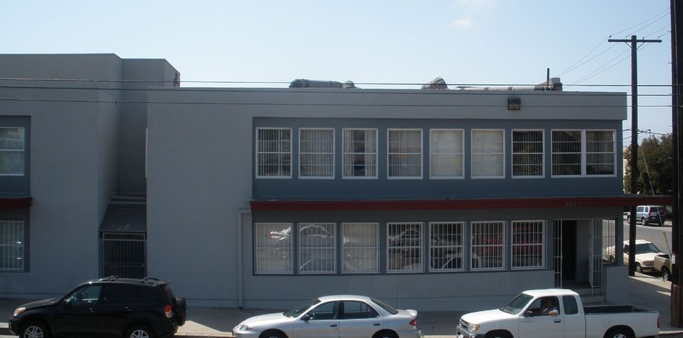 2061-2077 Kurtz St, San Diego, CA for lease - Building Photo - Image 3 of 3