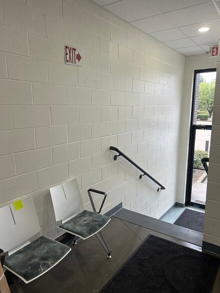 6050 Wedeking Ave, Evansville, IN for lease - Building Photo - Image 2 of 6