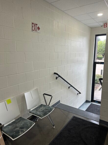 6050 Wedeking Ave, Evansville, IN à louer - Photo du bâtiment - Image 2 de 6