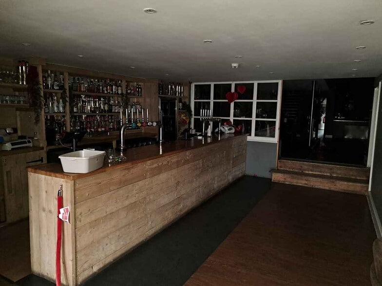 Newbury St, Wantage for lease - Interior Photo - Image 1 of 8