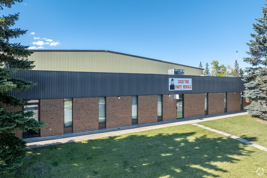 4605 76 Av SE, Calgary, AB for sale - Building Photo - Image 1 of 7