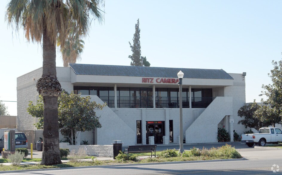 9590 Magnolia Ave, Riverside, CA à louer - Photo du bâtiment - Image 2 de 14